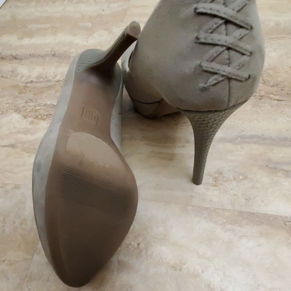 Pumps - Picture 3 of 6